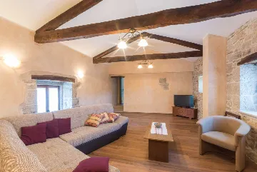 Pazin 4-Bedroom House with Private Pool