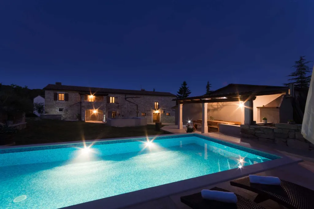 Pazin 4-Bedroom House with Private Pool