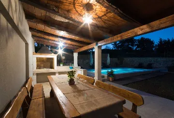 Pazin 4-Bedroom House with Private Pool