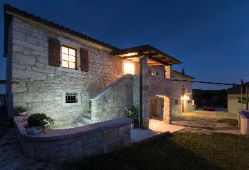 Pazin 4-Bedroom House with Private Pool