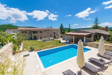 Pazin 4-Bedroom House with Private Pool