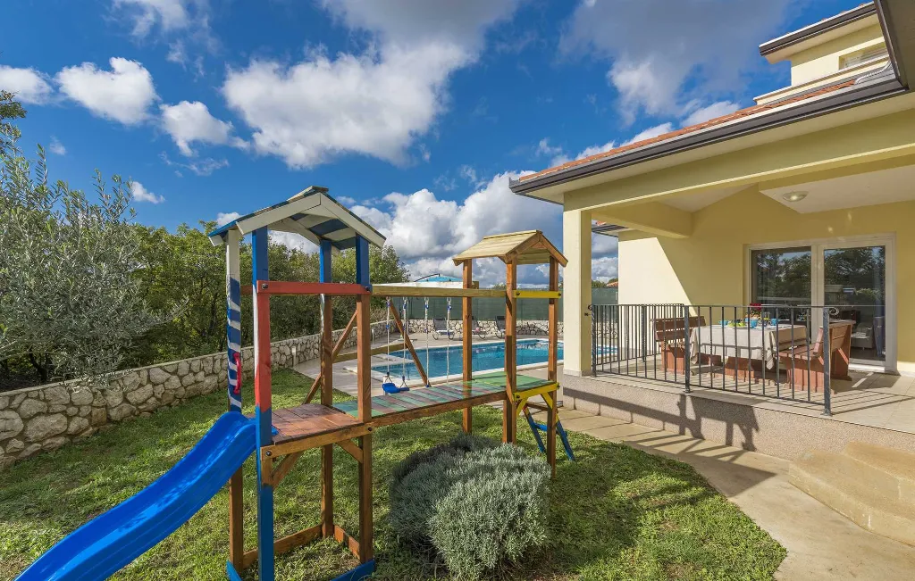 Brgod House for Up to 8 Guests with Pool