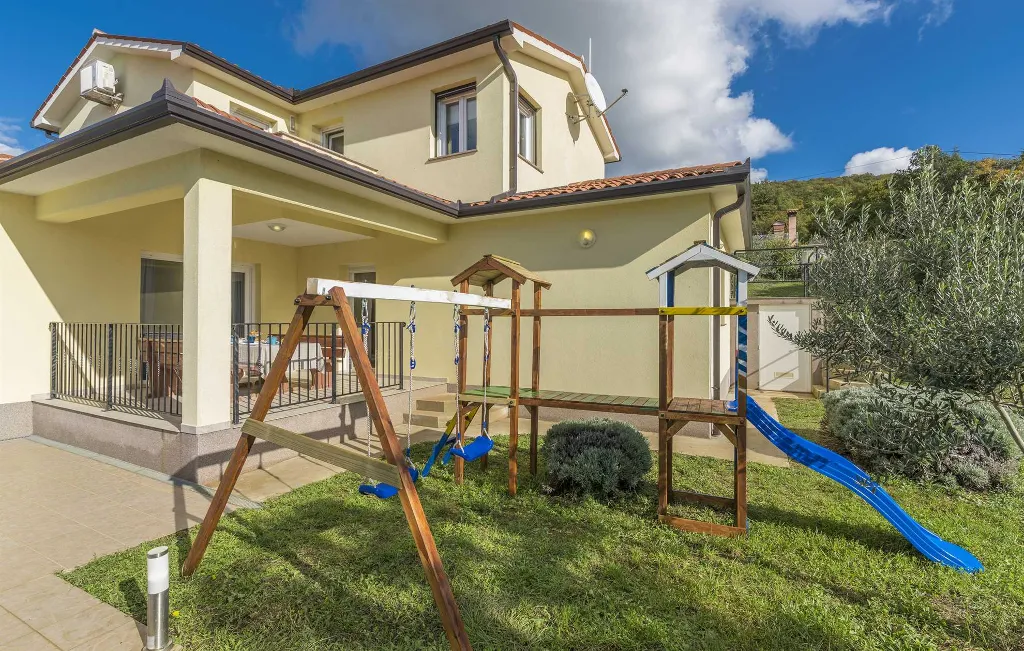 Brgod House for Up to 8 Guests with Pool