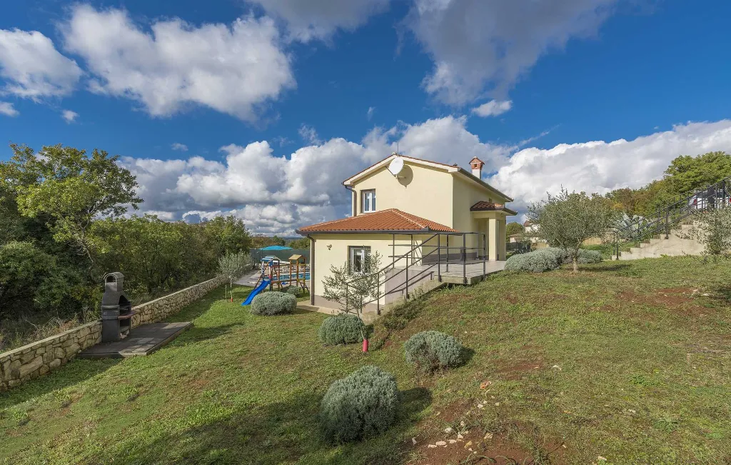 Brgod House for Up to 8 Guests with Pool