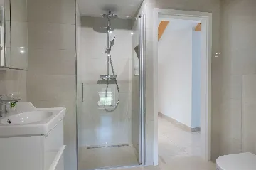 Air-Conditioned 5-Bedroom Villa in Žminj with Private Pool