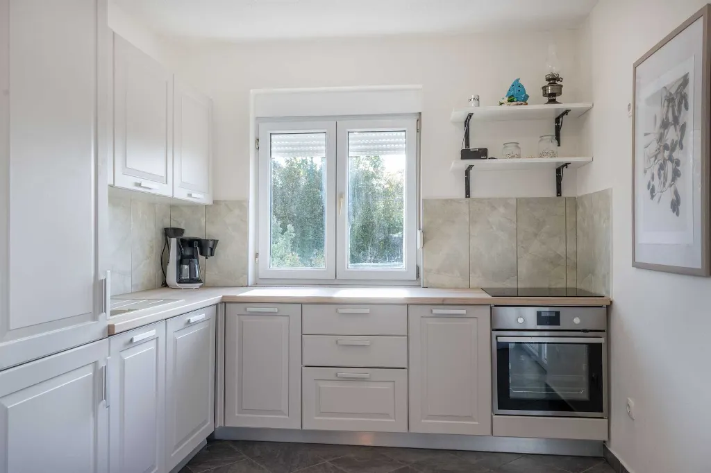 Air-Conditioned 5-Bedroom Villa in Žminj with Private Pool