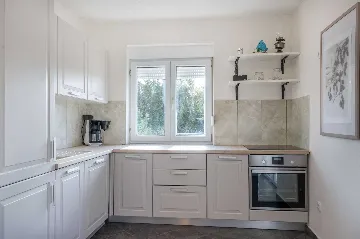 Air-Conditioned 5-Bedroom Villa in Žminj with Private Pool