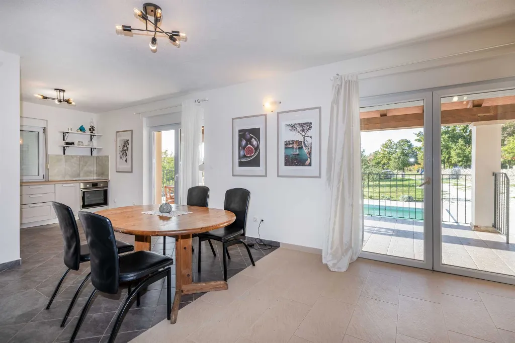 Air-Conditioned 5-Bedroom Villa in Žminj with Private Pool