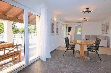 Air-Conditioned 5-Bedroom Villa in Žminj with Private Pool