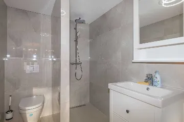 Air-Conditioned 5-Bedroom Villa in Žminj with Private Pool