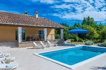 Air-Conditioned 5-Bedroom Villa in Žminj with Private Pool
