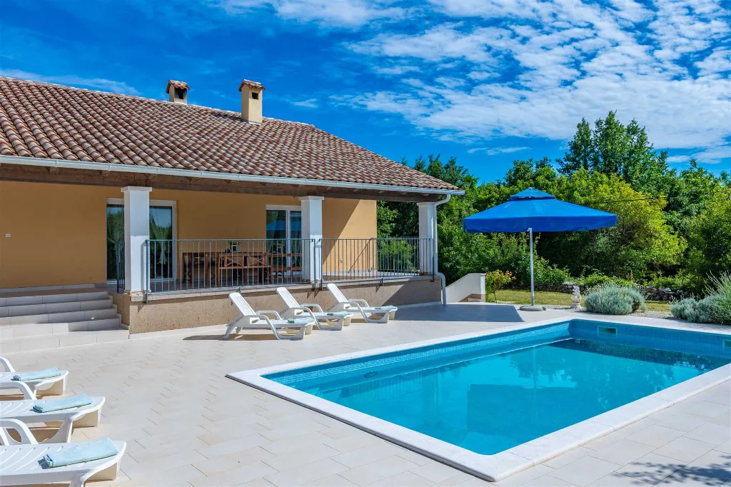 Air-Conditioned 5-Bedroom Villa in Žminj with Private Pool