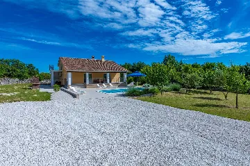 Air-Conditioned 5-Bedroom Villa in Žminj with Private Pool