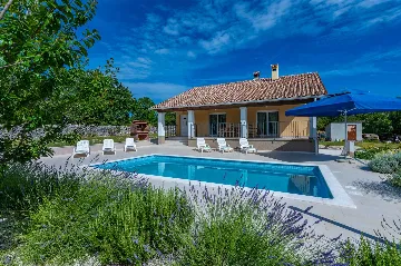 Air-Conditioned 5-Bedroom Villa in Žminj with Private Pool