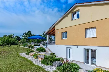 Air-Conditioned 5-Bedroom Villa in Žminj with Private Pool