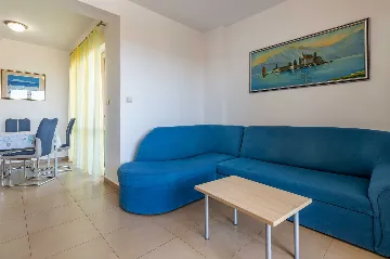 Sea-View Air-Conditioned Apartment in Ližnjan for 4