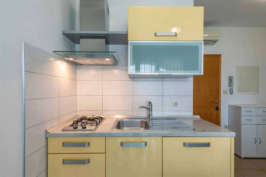 Sea-View Air-Conditioned Apartment in Ližnjan for 4