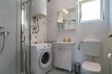 Sea-View Air-Conditioned Apartment in Ližnjan for 4