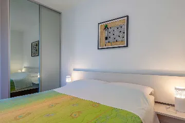 Sea-View Air-Conditioned Apartment in Ližnjan for 4