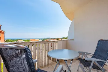 Sea-View Air-Conditioned Apartment in Ližnjan for 4