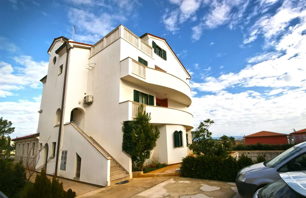 Sea-View Air-Conditioned Apartment in Ližnjan for 4