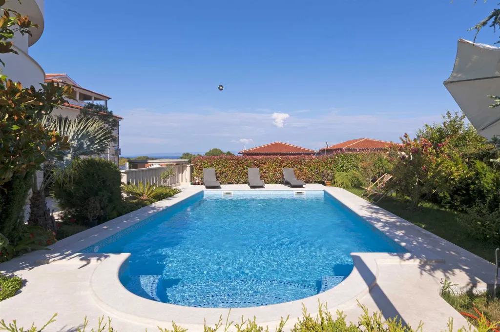 Sea-View Air-Conditioned Apartment in Ližnjan for 4