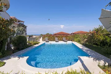 Sea-View Air-Conditioned Apartment in Ližnjan for 4