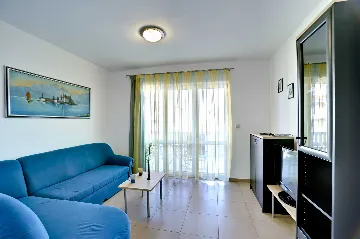 Sea-View Air-Conditioned Apartment in Ližnjan for 4