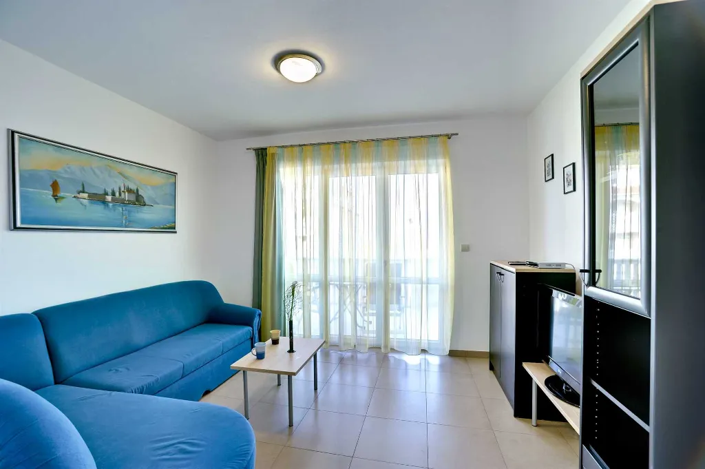 Sea-View Air-Conditioned Apartment in Ližnjan for 4