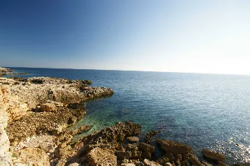 Sea-View Air-Conditioned Apartment in Ližnjan for 4