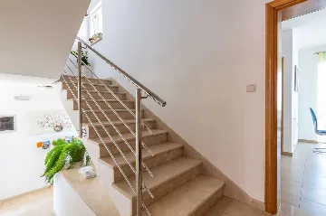 1-Bedroom Apartment in Ližnjan for Up to 4