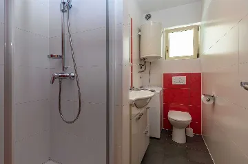 1-Bedroom Apartment in Ližnjan for Up to 4