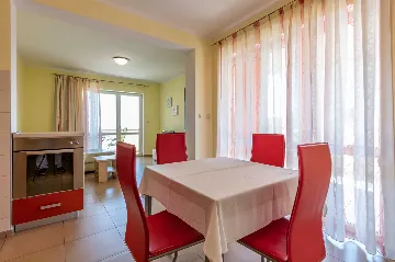 1-Bedroom Apartment in Ližnjan for Up to 4