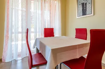 1-Bedroom Apartment in Ližnjan for Up to 4