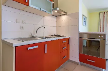 1-Bedroom Apartment in Ližnjan for Up to 4