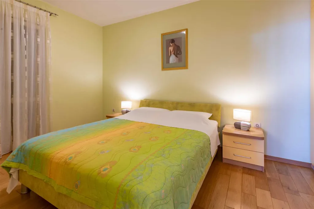 1-Bedroom Apartment in Ližnjan for Up to 4