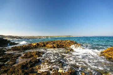 1-Bedroom Apartment in Ližnjan for Up to 4