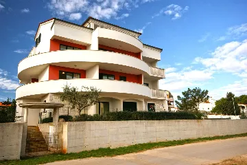 1-Bedroom Apartment in Ližnjan for Up to 4