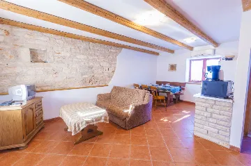 Marčana Apartment for up to 6 with Shared Pool