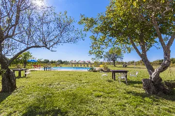 Marčana Apartment for up to 6 with Shared Pool