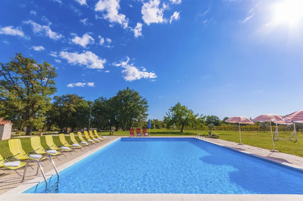 Marčana Apartment for up to 6 with Shared Pool
