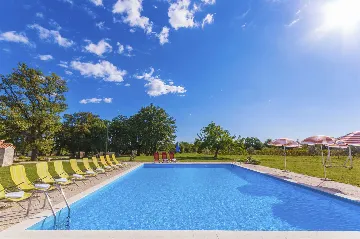 Marčana Apartment for up to 6 with Shared Pool