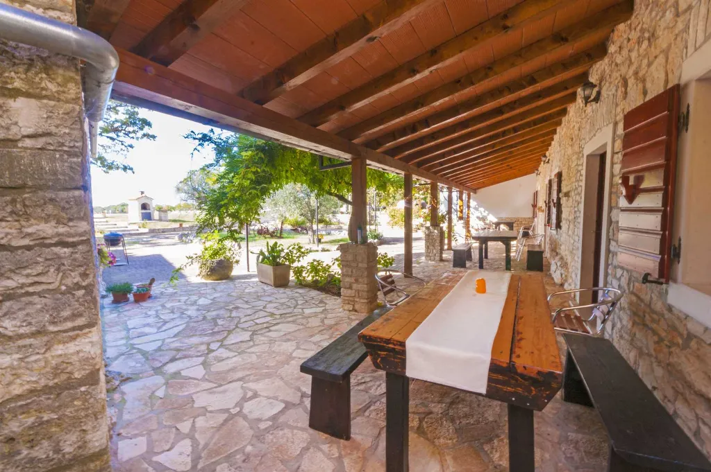 Marčana Apartment for up to 6 with Shared Pool