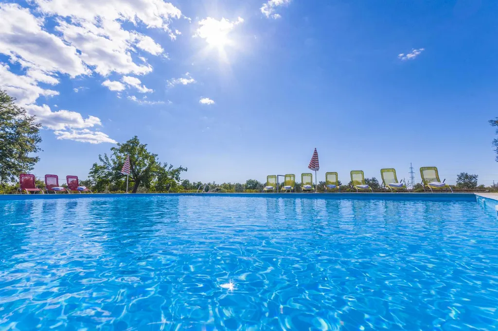 Marčana Apartment for up to 6 with Shared Pool