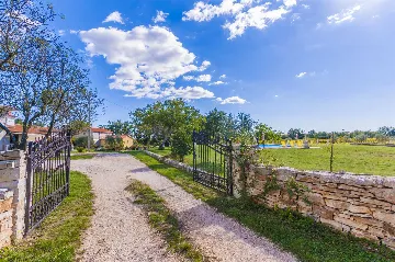 Marčana Apartment for up to 6 with Shared Pool
