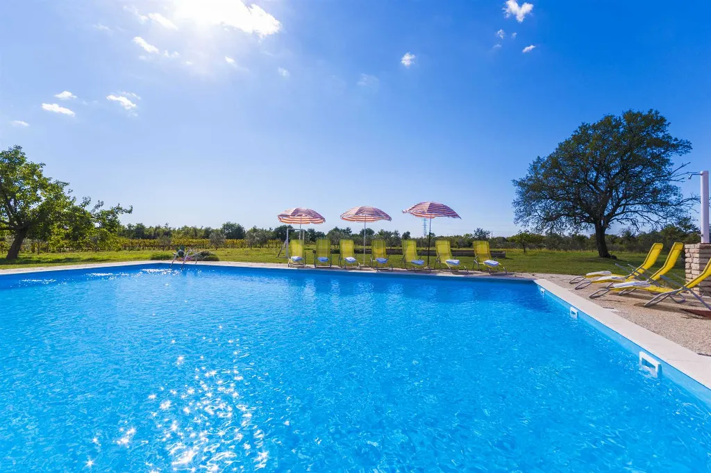Marčana 2-Bedroom Apartment with Shared Pool