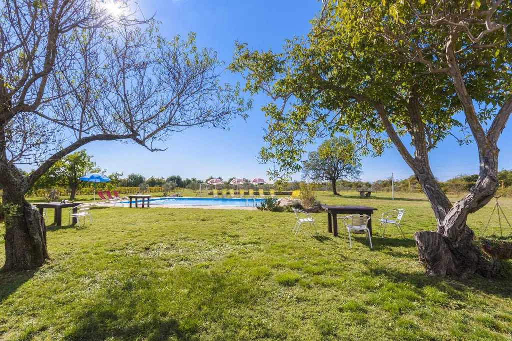 Marčana 2-Bedroom Apartment with Shared Pool