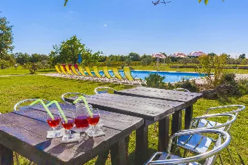 Marčana 2-Bedroom Apartment with Shared Pool