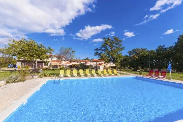 Marčana 2-Bedroom Apartment with Shared Pool