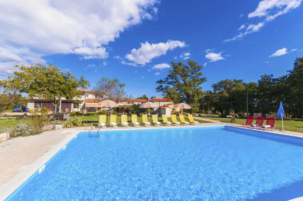 Marčana 2-Bedroom Apartment with Shared Pool